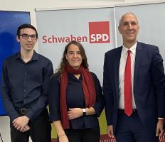 Konstantin Plappert mit MdB Heike Heubach und MdB Christoph Schmid